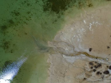 İsrail eyaletinin kuzeyindeki kumsalın havadan görünüşü.