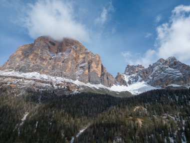 Dağların güzel manzarası