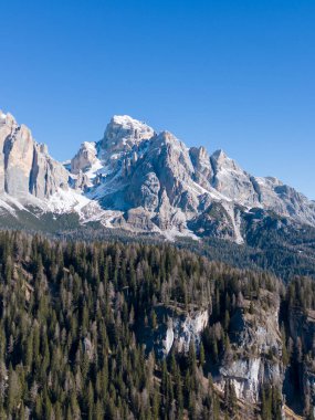 Dağların güzel manzarası