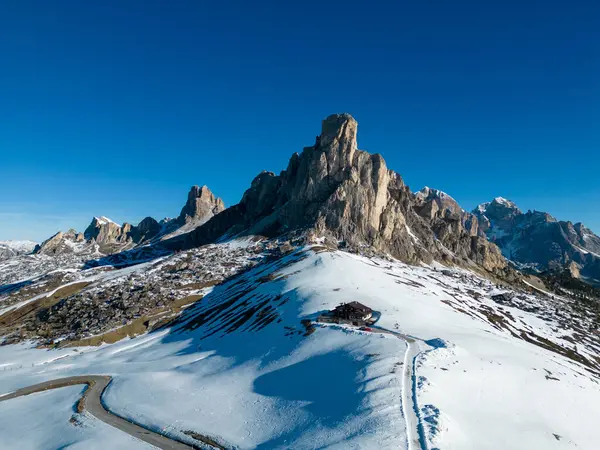 Όμορφη Θέα Των Βουνών Στις Άλπεις — Φωτογραφία Αρχείου