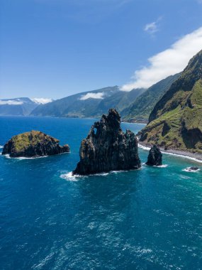 Deniz kıyısının güzel manzarası