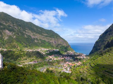 Güzel deniz ve okyanusun havadan görünüşü
