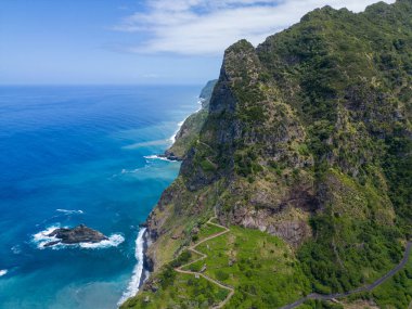 Güzel deniz ve okyanusun havadan görünüşü