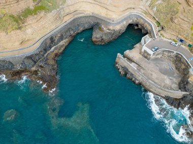 Güzel deniz ve okyanusun havadan görünüşü