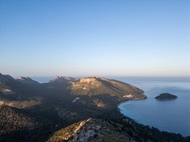 Deniz kıyısının güzel manzarası