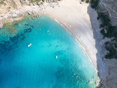 Akdeniz kıyısındaki Akdeniz 'in en güzel sahili olan Cala d' Orra plajının hava manzarası..