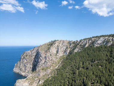 Mallorca körfezindeki kayanın tepesinden manzara, İspanya