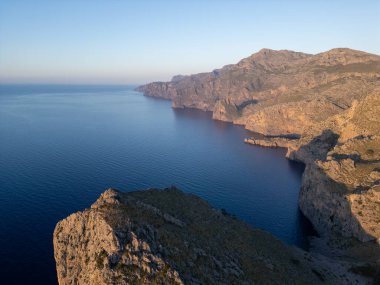 Dağın tepesinden manzaralı bir yer. yüksek kaliteli görüntüler