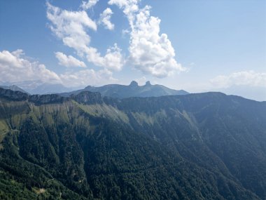 Alplerin dağlarının panoramik görüntüsü, İsviçre