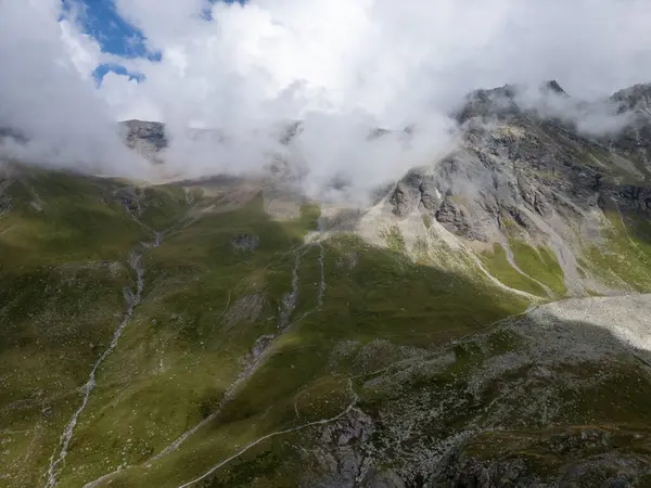 Dağların güzel manzarası