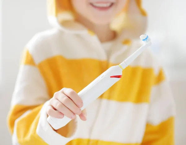 Dítě Čistí Zuby Předškolní Chlapec Pomocí Elektrického Zubního Kartáčku Zubní — Stock fotografie