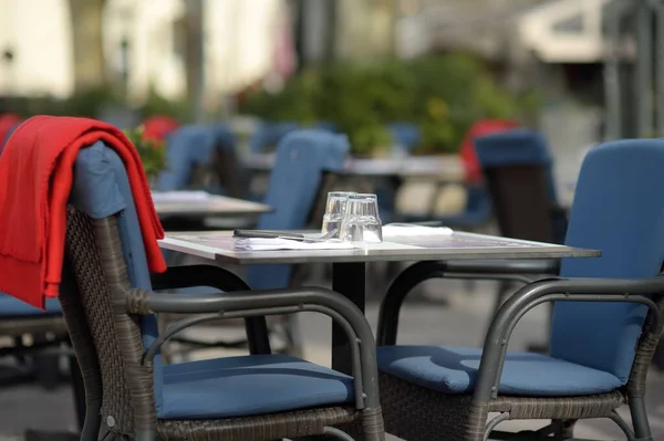 Elegante Café Callejero Vacío Una Ciudad Europea Otoño Invierno Acogedor —  Fotos de Stock