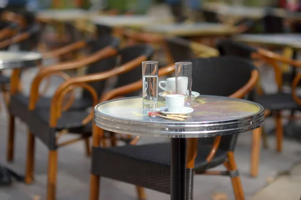 Elegante Café Callejero Vacío Una Ciudad Europea Acogedor Restaurante Exterior — Foto de Stock