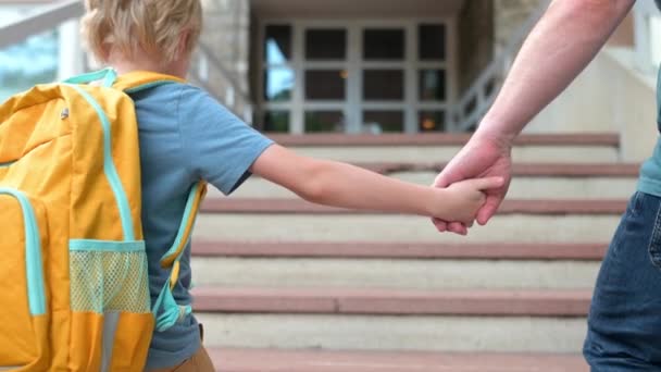 Little Schoolboy His Father Goes School Summer Holiday Parent Accompanies — Vídeos de Stock