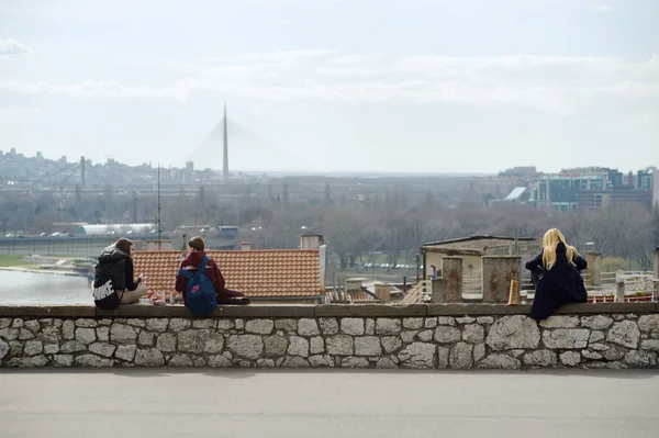 Belgrad Serbien Mars 2023 Ungdomar Kopplar Och Äter Lunch Observationsdäcket — Stockfoto