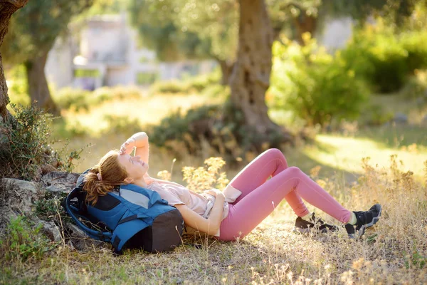 Young Woman Hiking Countryside Girl Lying Tree Having Rest Relax — ストック写真