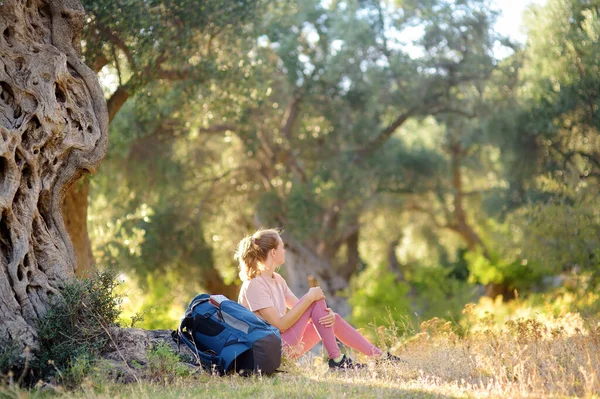 Young Woman Hiking Countryside Girl Resting Olive Tree Concepts Adventure — ストック写真