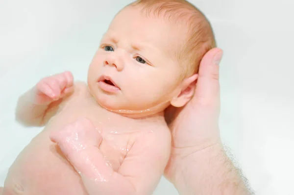 Young Father Bathes His Newborn Baby Parenthood Involved Dad Taking — Stock Photo, Image