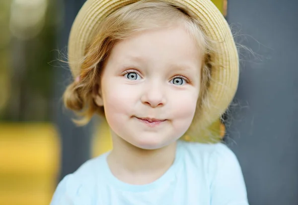 Cute Toddler Girl Outdoors Portrait Summer Day Smiling Charming Child — Stock Photo, Image