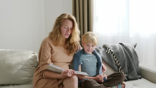 Cute Pregnant Mom Reading Book Her Eldest Son Quality Parenting — Stock Video
