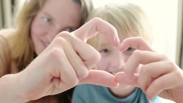Gesten Herz Mit Händen Mutter Und Sohn Verwendet Oft Für — Stockvideo