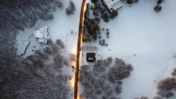 Verbazingwekkend Uitzicht Vanuit Lucht Vanaf Drone Weg Tussen Schilderachtige Bergen — Stockvideo