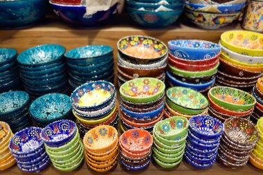 Sale of traditional colorful Turkish ceramics dishes in the Istanbul Grand Bazaar, Istanbul. Authentic gifts, keepsakes and souvenirs from travels in Turkey.