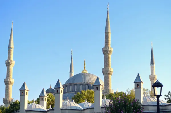 Kopule Modré Mešity Mešity Sultána Ahmeda Pozadí Modré Oblohy Slunečného Stock Snímky