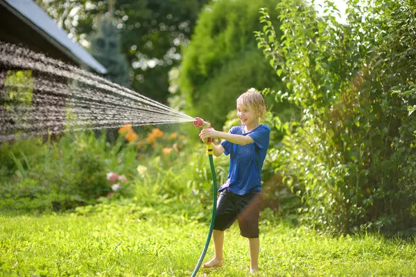 Funny Little Boy Playing Garden Hose Sunny Backyard Preschooler Child tekijänoikeusvapaita kuvapankkikuvia