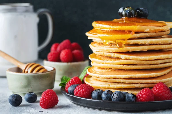 Close Delicious Pancakes Fresh Blueberries Raspberry Maple Syrup Honey Dark — Stock Photo, Image