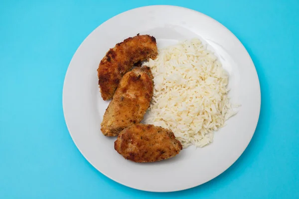Lezat Renyah Goreng Roti Ayam Payudara Strip Dengan Nasi Rebus — Stok Foto