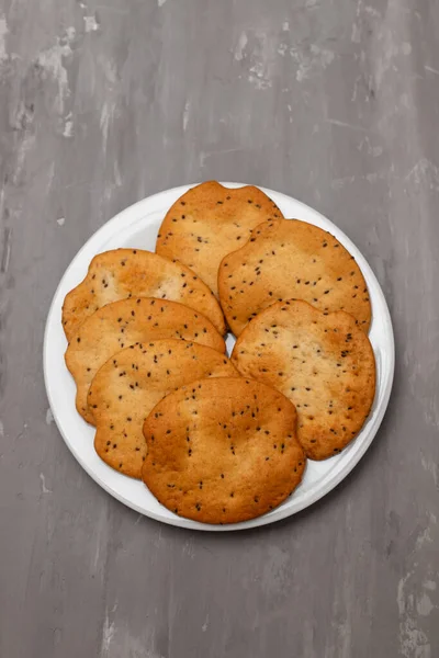 Biscuits Beurre Isolés Sur Plaque Marron Clair Sur Céramique — Photo