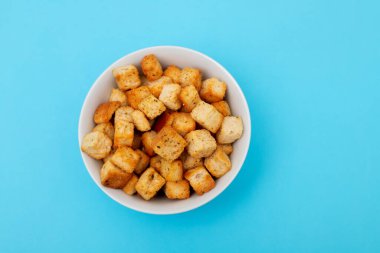 Crispy dry cubes of white bread in white bowl