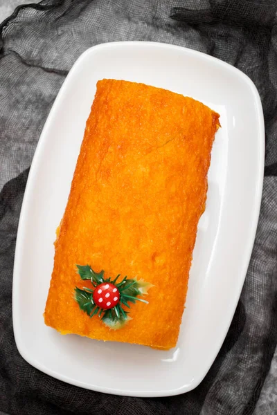 Типичный Португальский Оранжевый Торт Белом Блюде Темноте Стоковое Фото