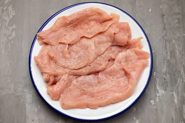 Slices Raw Turkey Meat Fillet White Dish Ceramic — Stockfoto