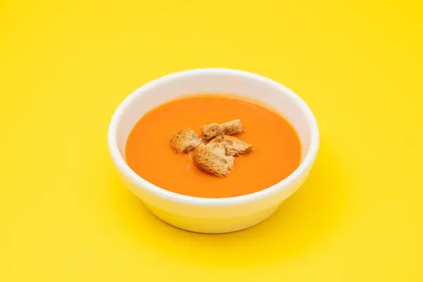 Tradycyjne Hiszpańskie Salmorejo Zimna Zupa Pomidorowa Podawana Chlebem — Zdjęcie stockowe