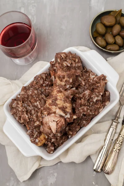 Tipik Portekiz usulü tavuklu pilav. Arroz de Cabidela.