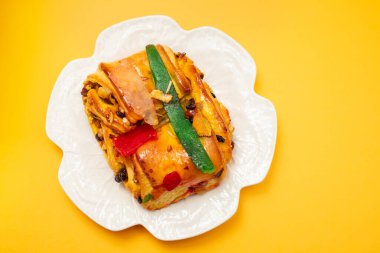 Geleneksel Portekiz Noel pastası Bolo Rei