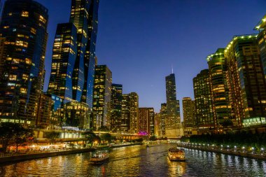 Chicago Şehir Merkezi ve Gece Irmağı