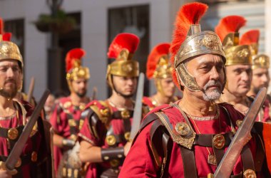 CARTAGENA, İSPAIN - 23 EPTEMBER 2022 Kartacalılar ve Romalılar, İkinci Pön Savaşı sırasında kentte meydana gelen tarihi olayları anmak amacıyla 1990 yılından beri İspanya 'nın Kartagena kentinde tarihi bayramlar düzenlediler.