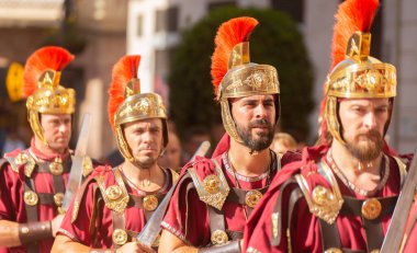 CARTAGENA, İSPAIN - 23 EPTEMBER 2022 Kartacalılar ve Romalılar, İkinci Pön Savaşı sırasında kentte meydana gelen tarihi olayları anmak amacıyla 1990 yılından beri İspanya 'nın Kartagena kentinde tarihi bayramlar düzenlediler.