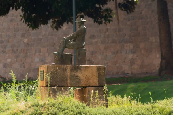 Cartagena Spain September 2022 Statue Traveller Hat Sitting Suitcase Inaugurated — Stock Photo, Image