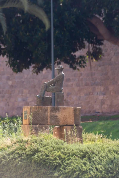 Cartagena Espagne Septembre 2022 Statue Voyageur Assis Sur Une Valise — Photo