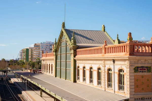 2023年1月23日阿尔梅利亚的一个火车站将现代主义口音与19世纪最独特的工业建筑结合在一起 并提供了折衷方案 甚至展出了Mudejar砖 — 图库照片