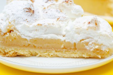 Limonlu pasta, tereyağı zenginleştirilmiş, kremalı limonla doldurulmuş, limonlu pasta, limonlu tart.