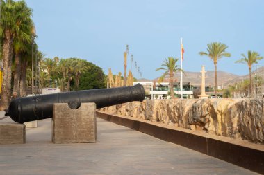 CARTAGENA, İSPA -12 EYLÜL 2022 İspanyol topları, yüzlerce yıllık donanma gemileri ve çeşitli eski askeri bataryalardan geliyor.