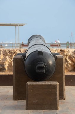 CARTAGENA, İSPA -12 EYLÜL 2022 İspanyol topları, yüzlerce yıllık donanma gemileri ve çeşitli eski askeri bataryalardan geliyor.