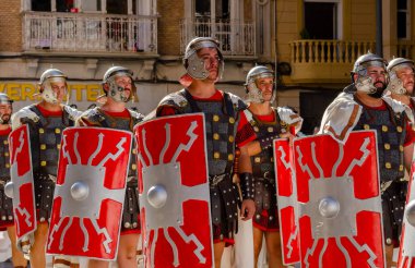 CARTAGENA, İSPAIN - 23 EPTEMBER 2022 Kartacalılar ve Romalılar, İkinci Pön Savaşı sırasında kentte meydana gelen tarihi olayları anmak amacıyla 1990 yılından beri İspanya 'nın Kartagena kentinde tarihi bayramlar düzenlediler.