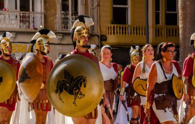 CARTAGENA, İSPAIN - 23 EPTEMBER 2022 Kartacalılar ve Romalılar, İkinci Pön Savaşı sırasında kentte meydana gelen tarihi olayları anmak amacıyla 1990 yılından beri İspanya 'nın Kartagena kentinde tarihi bayramlar düzenlediler.