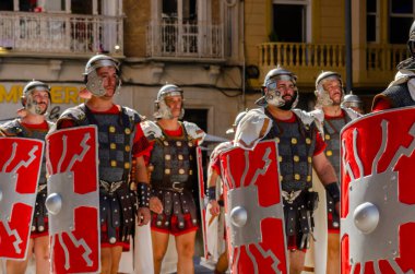 CARTAGENA, İSPAIN - 23 EPTEMBER 2022 Kartacalılar ve Romalılar, İkinci Pön Savaşı sırasında kentte meydana gelen tarihi olayları anmak amacıyla 1990 yılından beri İspanya 'nın Kartagena kentinde tarihi bayramlar düzenlediler.